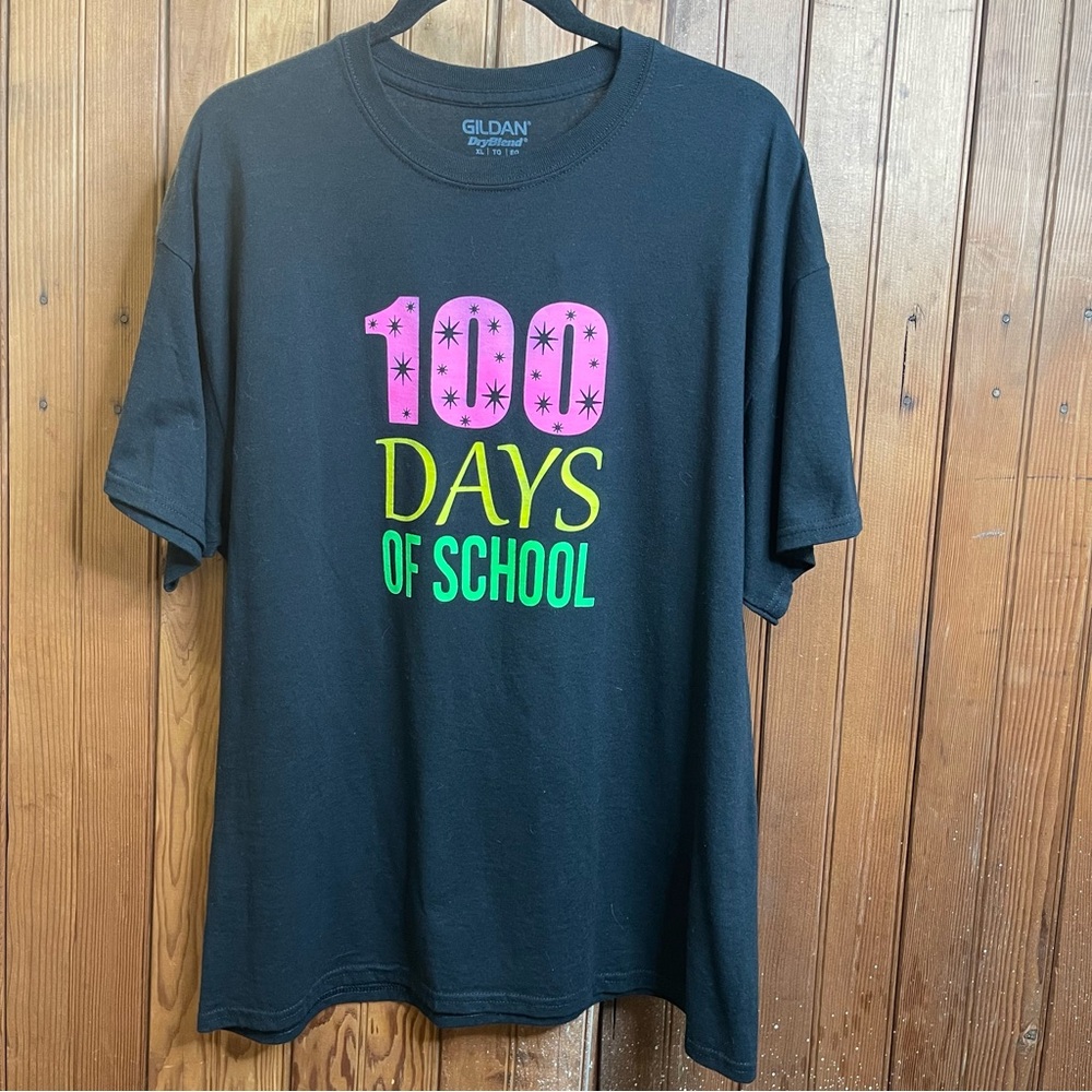 ⭐️Gildan Black Short Sleeve Tee 100 Days of School